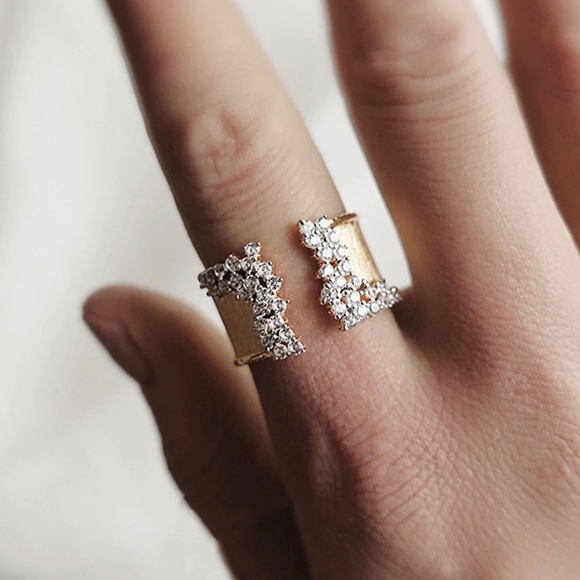 Sterling Silver Cluster Raw Edge Simulated Diamonds and Wide Gold Band Ring - Picture 3 of 9